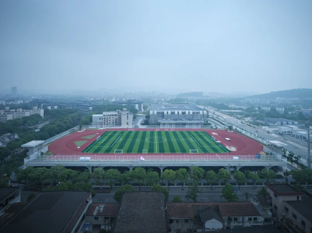 1701323658284754QXWG.jpg UAD·作品丨景物交融,人象共境——紹興文理學院風雨操場 (6).jpg