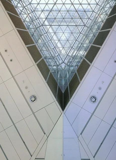 諾曼·福斯特最大規模作品回顧展：我更喜歡另辟蹊徑！ (30).jpg