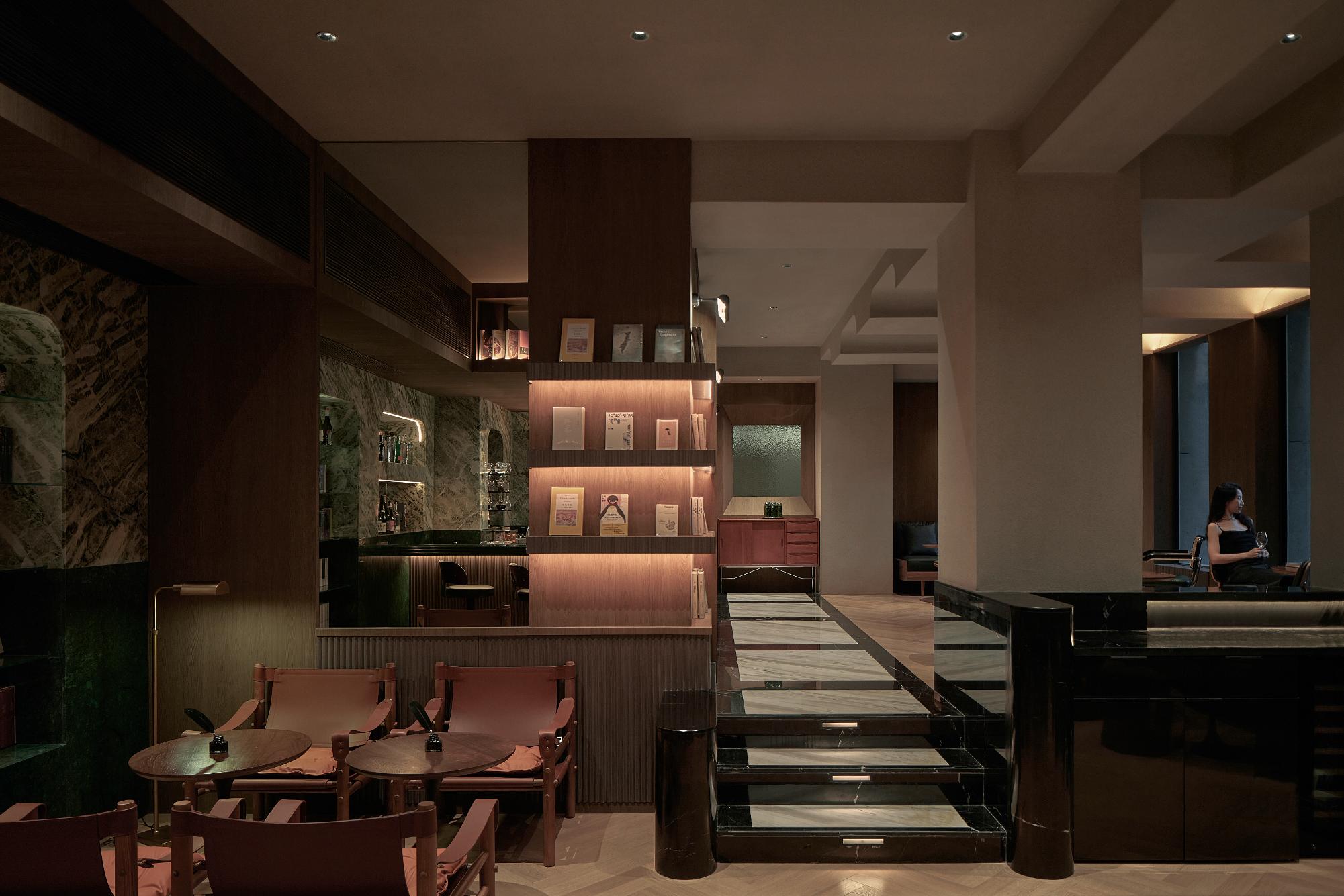 1704699756899277eecn.jpg 17view from bar towards living room 從吧臺看起居室.jpg