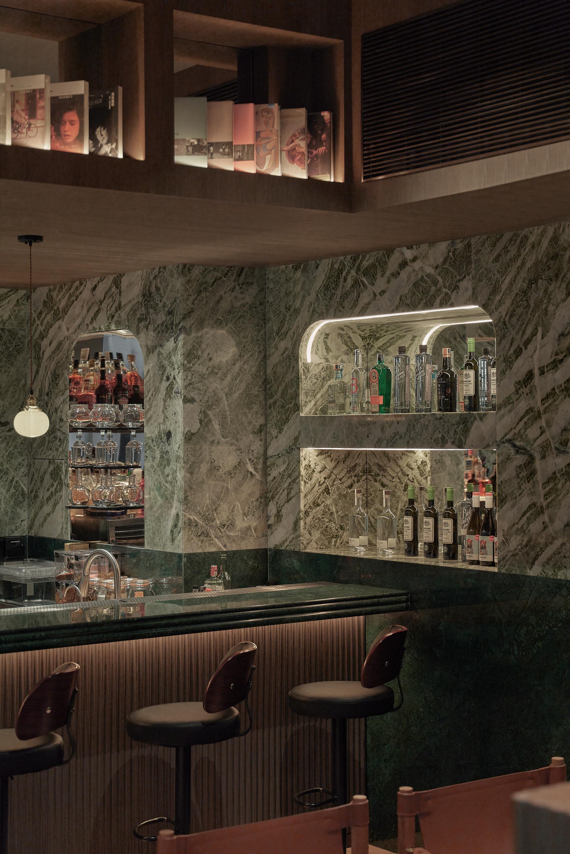 1704699790446608LDXJ.jpg 20green marble cladded wall and bar counter 綠色花崗巖制作的吧臺墻面和臺面.jpg