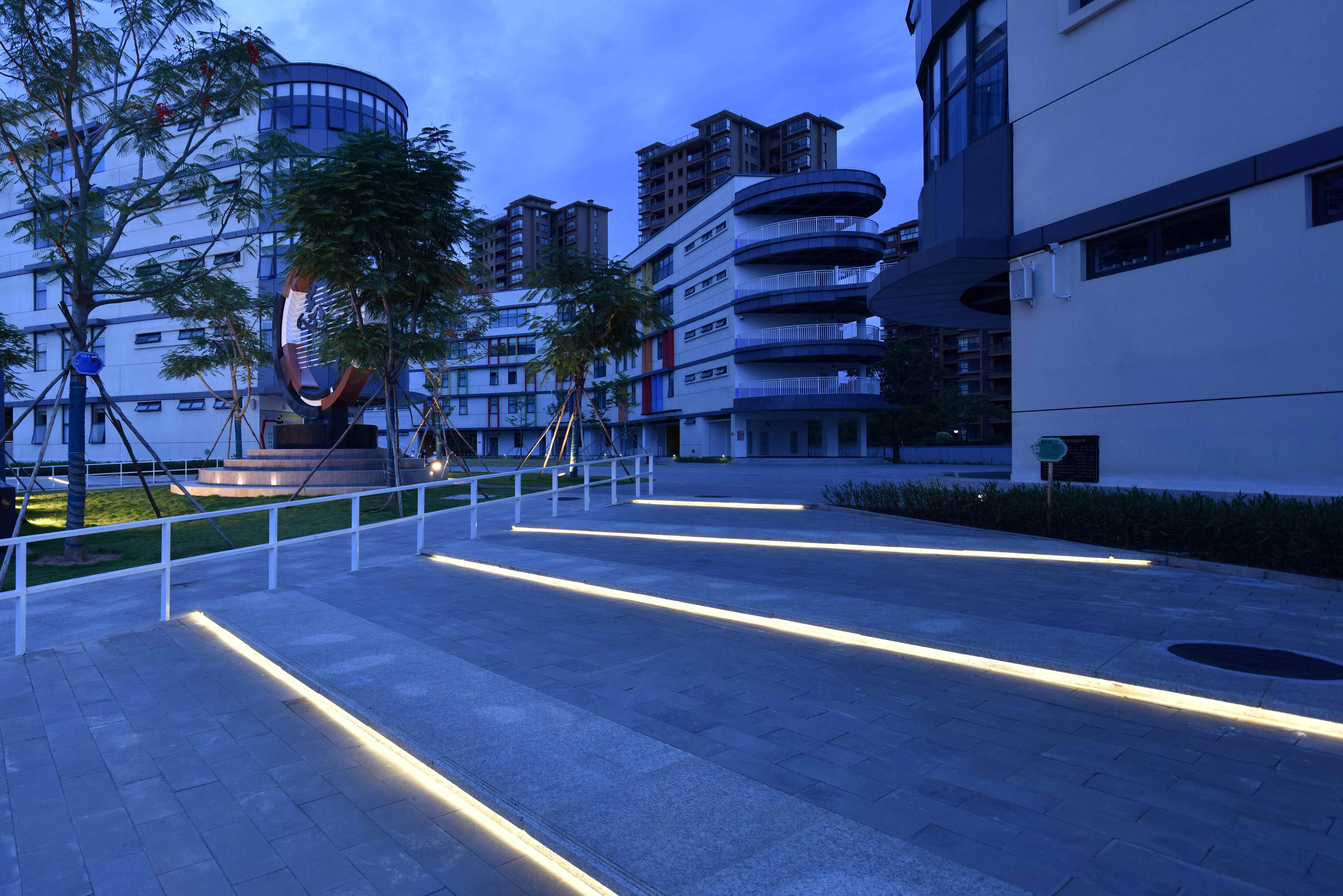 1712654765988296ETdv.jpg 02入口夜景 Night at the entrance.jpg