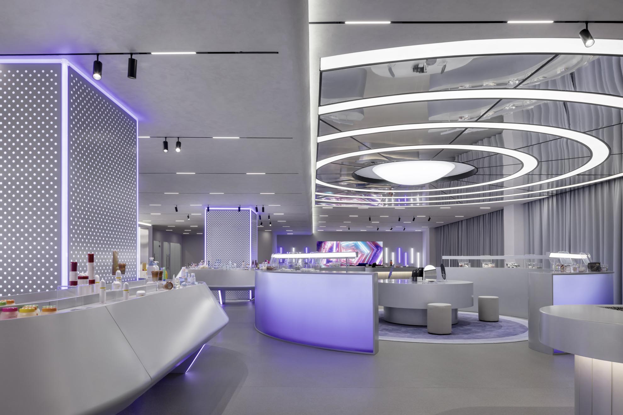 以往商品展示區域及超時空傳送帶，The display area and the hyperspace conveyor belt ? 王尚 (3).jpg