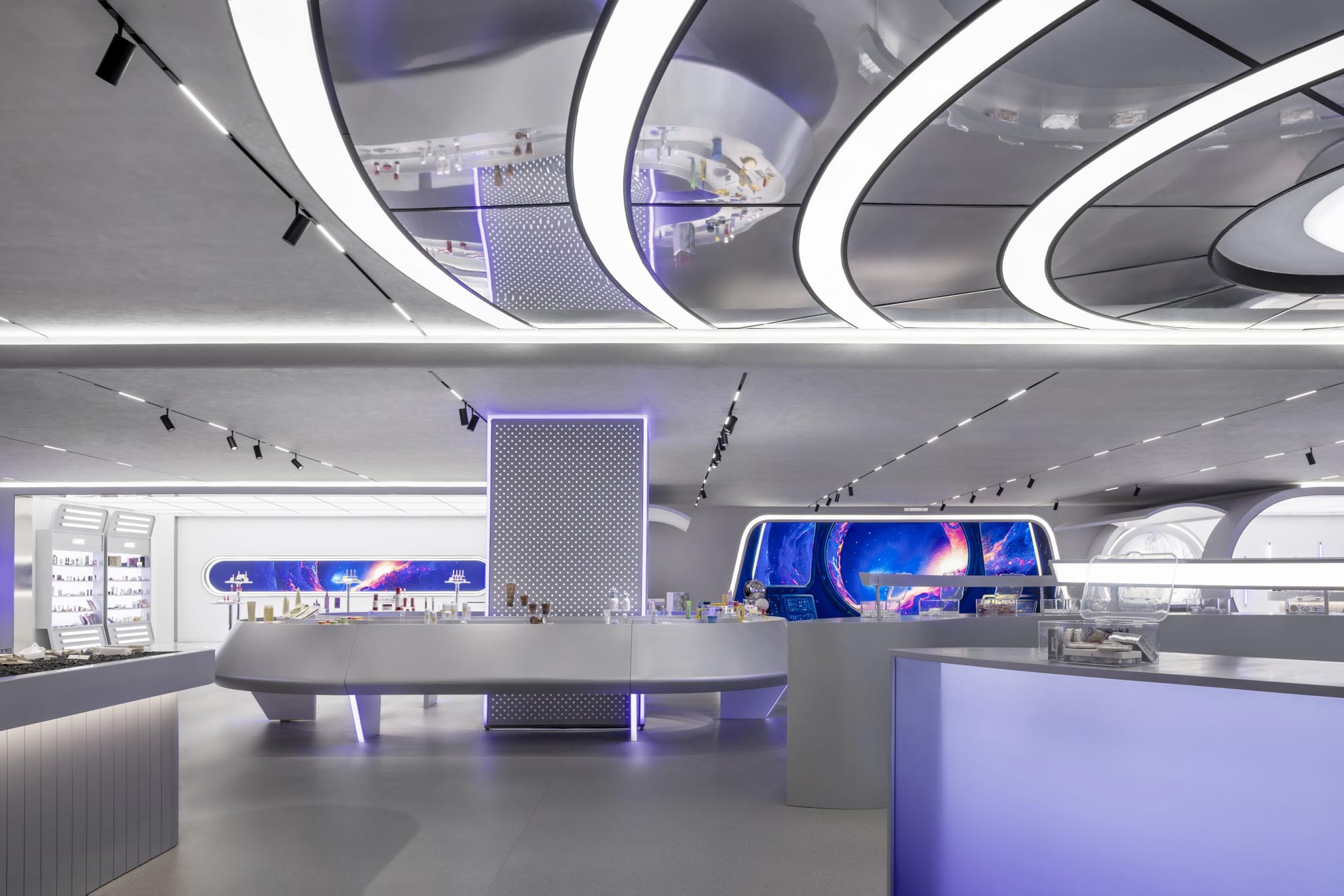 以往商品展示區域及超時空傳送帶，The display area and the hyperspace conveyor belt ? 王尚 (2).jpg
