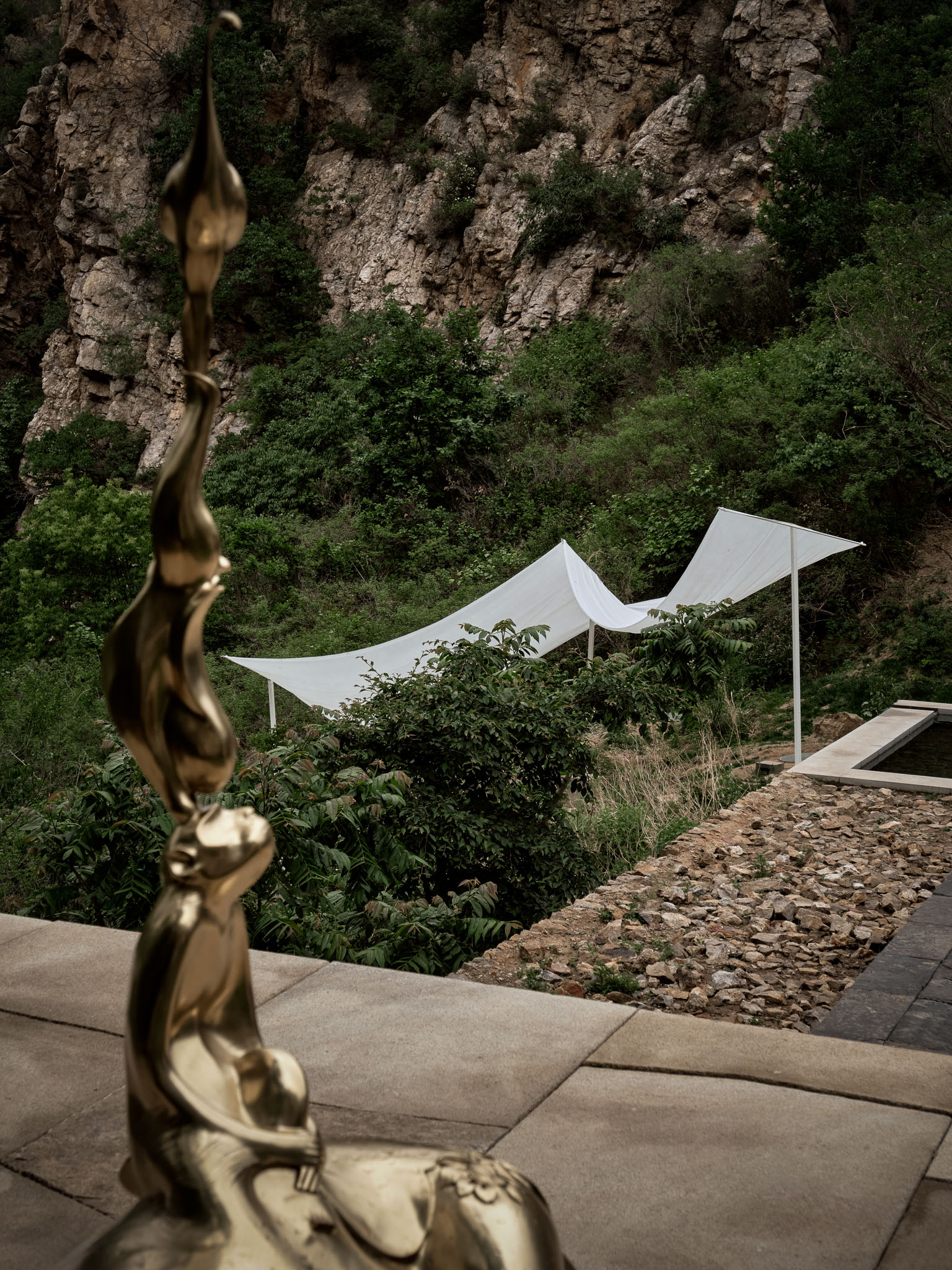 13_裝置引導戶外觀展動線 Installation guides the outdoor viewing line?雷壇壇Jonathan Leijonhufvud.jpg