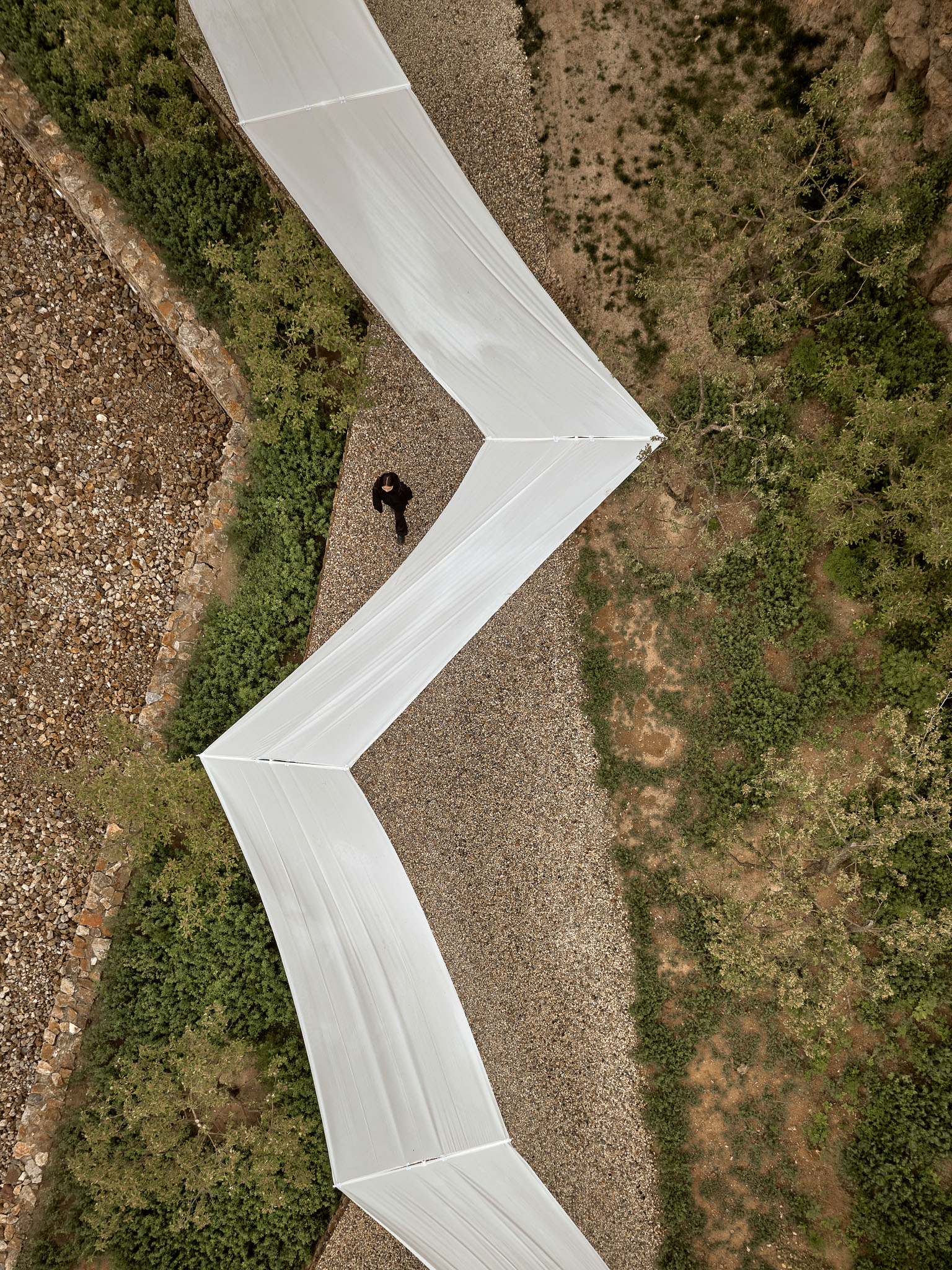 07_裝置結構可根據展道靈活調整 Structure of the installation can be flexibly adjusted according to the path?雷壇壇Jonathan Leijonhufvud.jpg